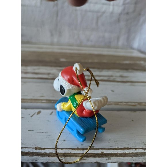 United feature Snoopy sledding blue ornament Xmas - Picture 3 of 6